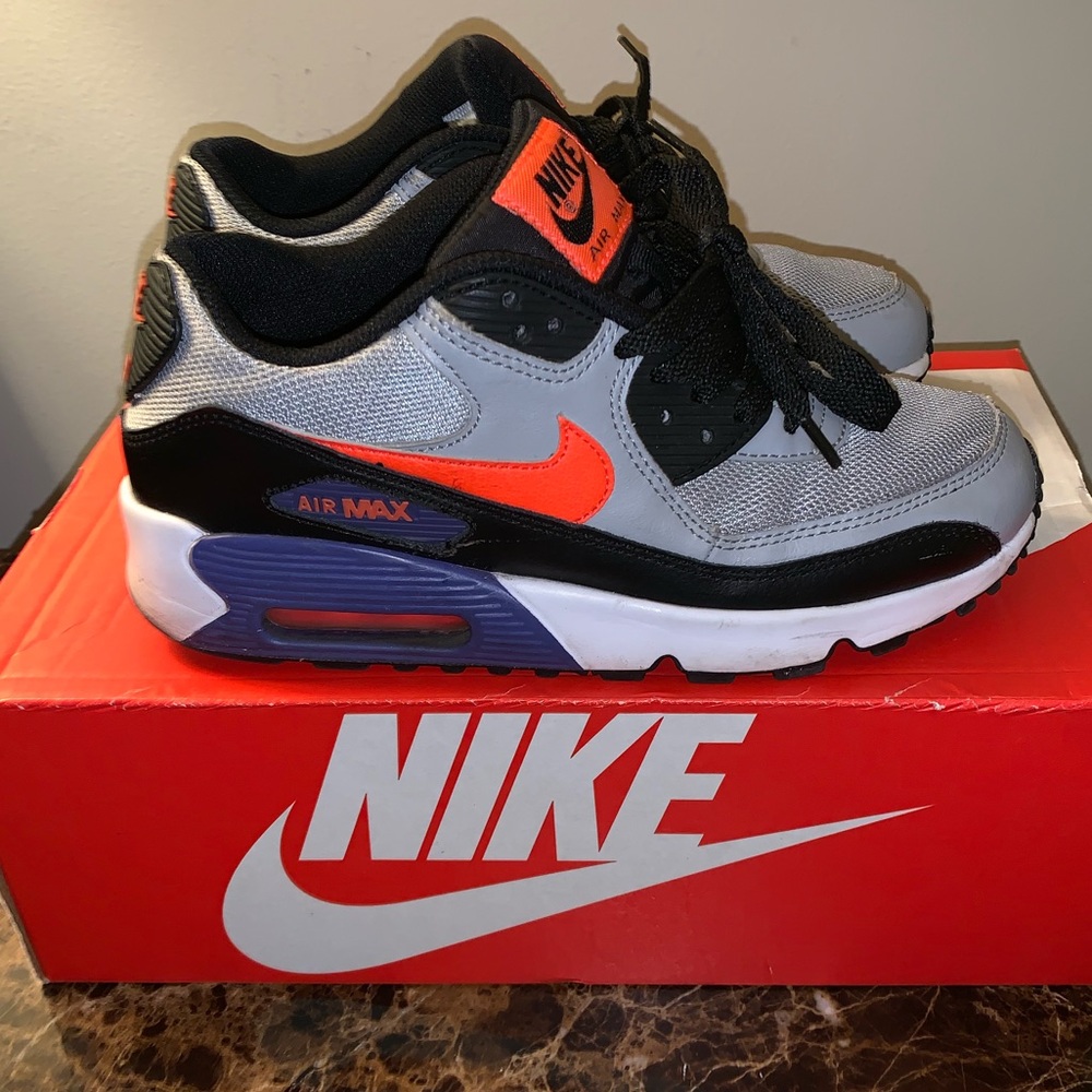 ⚡️Nike Sneakers ⚡️ Size 5.5 in Men’s.